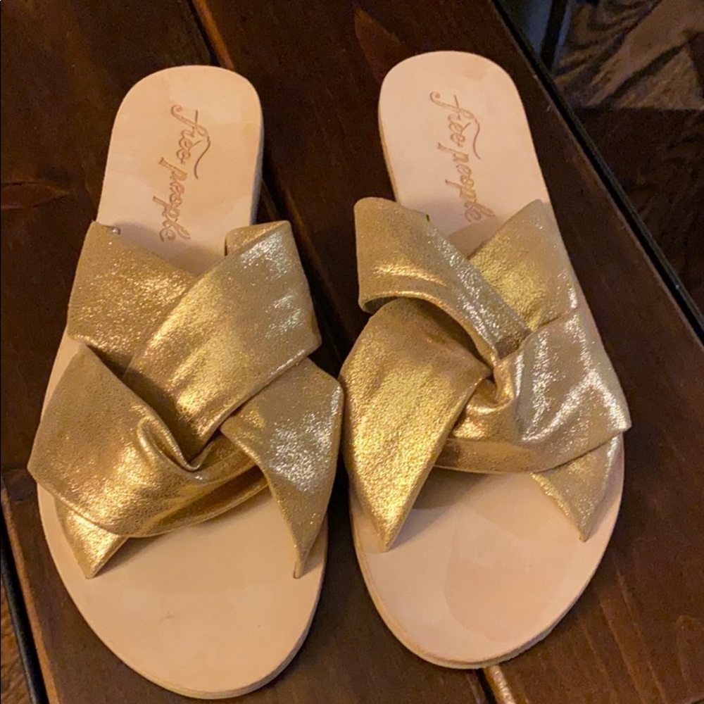 Gold metallic sandal (slide on)